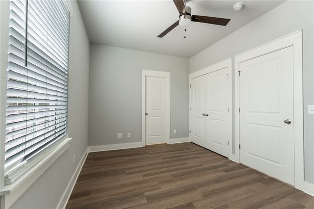 931 S Waxflower Avenue, Fayetteville, AR 72701