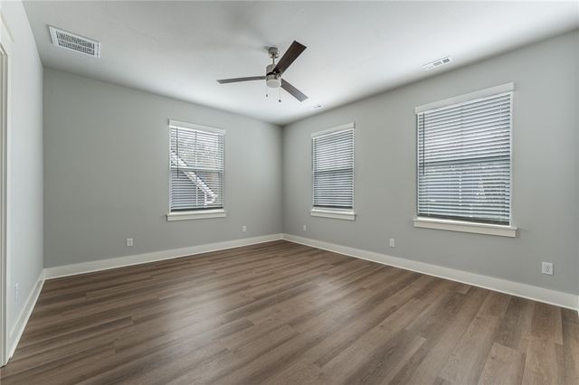 931 S Waxflower Avenue, Fayetteville, AR 72701