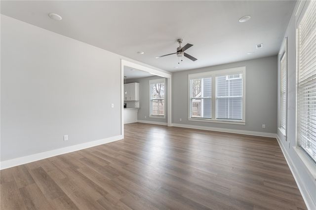 931 S Waxflower Avenue, Fayetteville, AR 72701