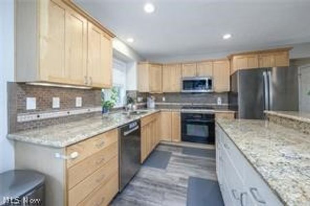 2942 Robert Gary Court, Medina, OH 44256