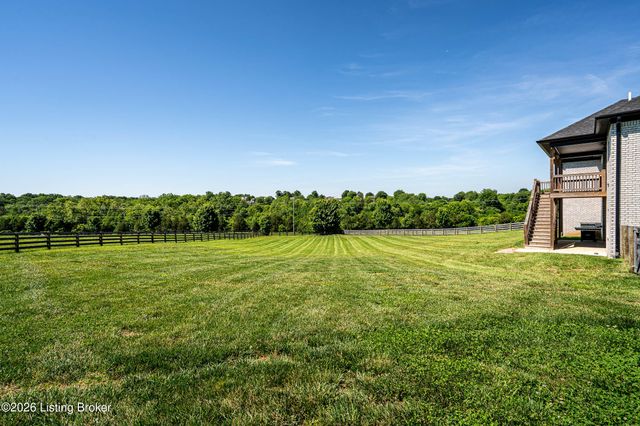37 Landsdown Ct, Fisherville, KY 40023