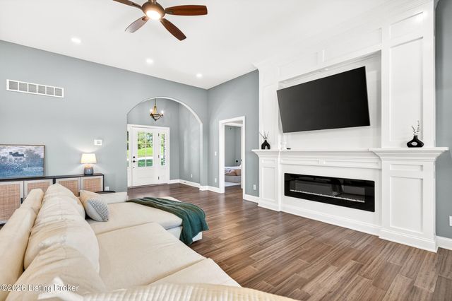 37 Landsdown Ct, Fisherville, KY 40023