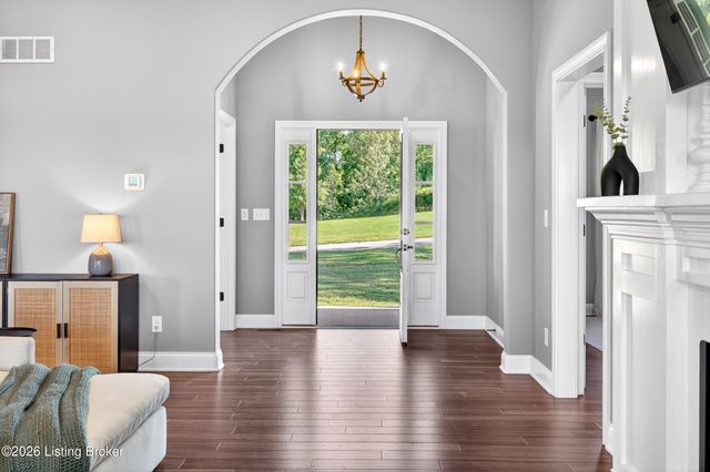 37 Landsdown Ct, Fisherville, KY 40023