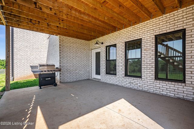 37 Landsdown Ct, Fisherville, KY 40023