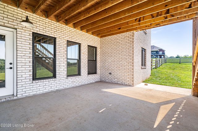 37 Landsdown Ct, Fisherville, KY 40023