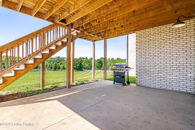 37 Landsdown Ct, Fisherville, KY 40023