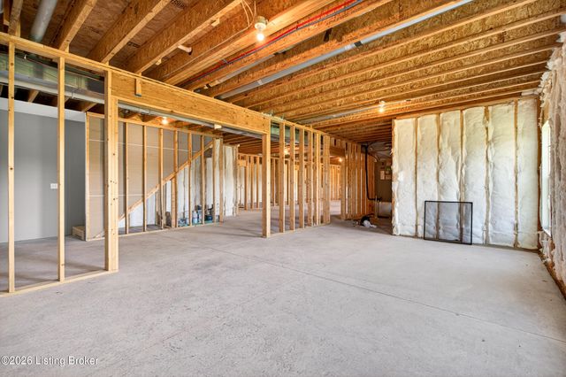 37 Landsdown Ct, Fisherville, KY 40023