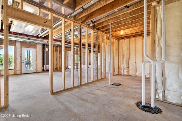 37 Landsdown Ct, Fisherville, KY 40023