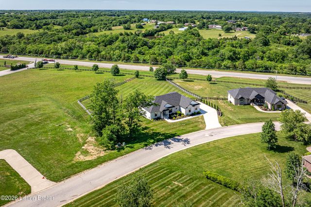 37 Landsdown Ct, Fisherville, KY 40023