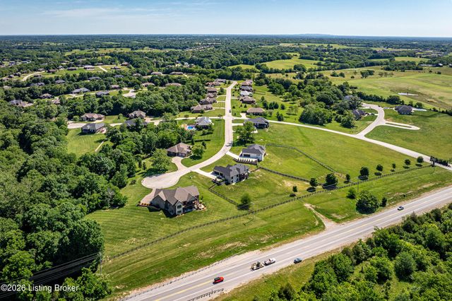 37 Landsdown Ct, Fisherville, KY 40023