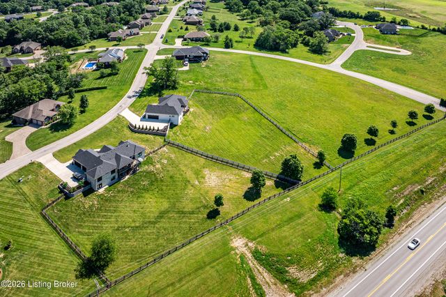37 Landsdown Ct, Fisherville, KY 40023