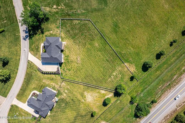 37 Landsdown Ct, Fisherville, KY 40023
