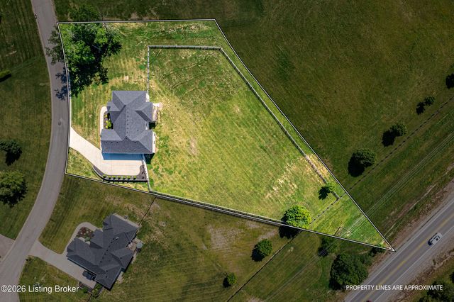 37 Landsdown Ct, Fisherville, KY 40023