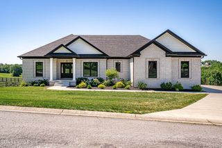 37 Landsdown Ct, Fisherville, KY 40023