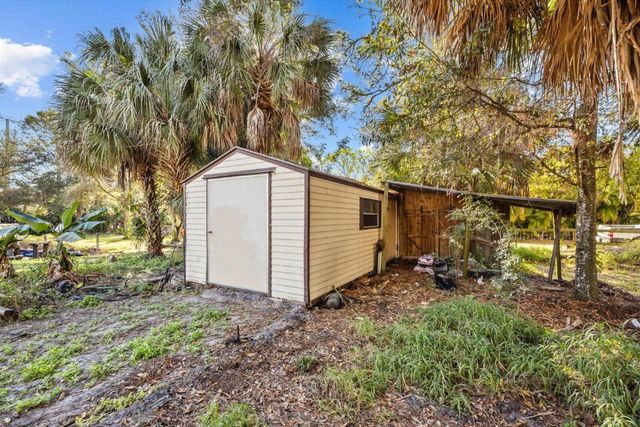 16888 W Hialeah Drive, The Acreage, FL 33470