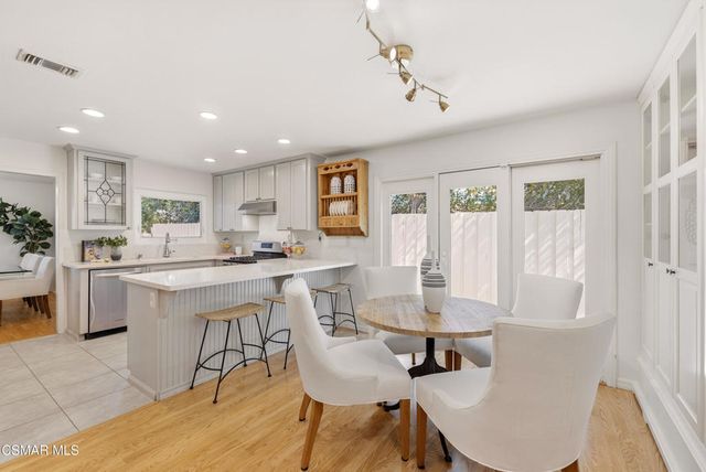 298 Trailside Court, Newbury Park, CA 91320