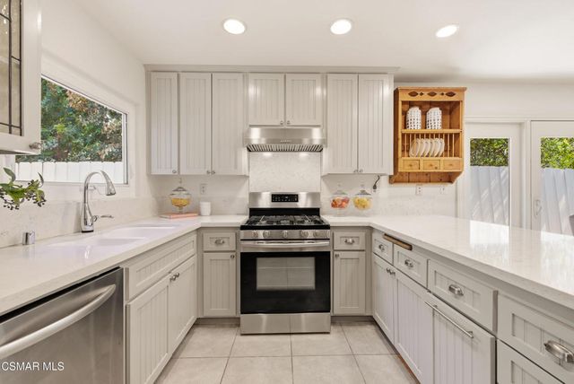 298 Trailside Court, Newbury Park, CA 91320
