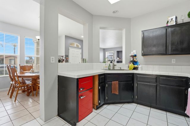 1865 W Wall Avenue, Porterville, CA 93257