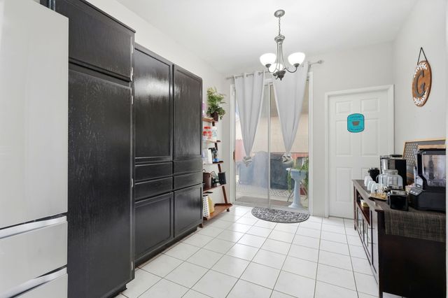 1865 W Wall Avenue, Porterville, CA 93257