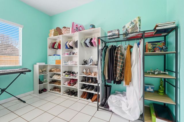 1865 W Wall Avenue, Porterville, CA 93257