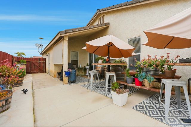 1865 W Wall Avenue, Porterville, CA 93257