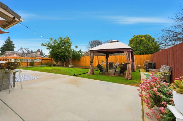 1865 W Wall Avenue, Porterville, CA 93257