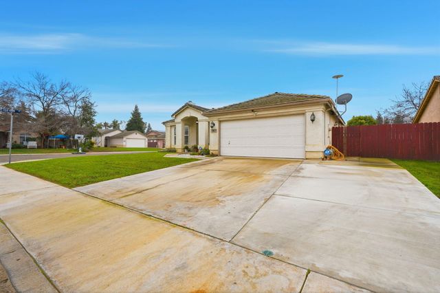 1865 W Wall Avenue, Porterville, CA 93257