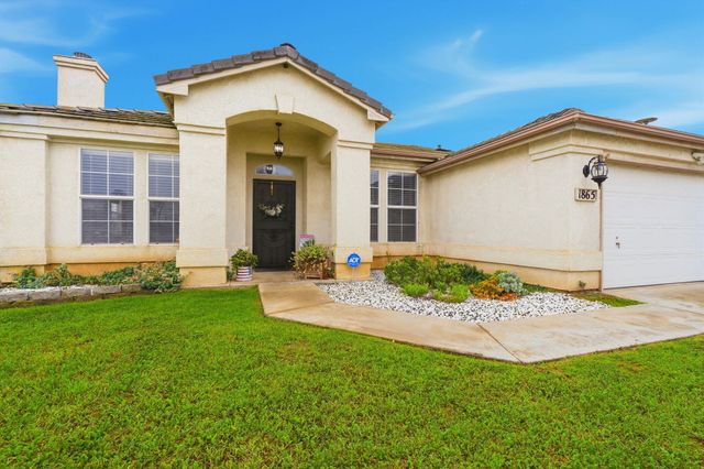 1865 W Wall Avenue, Porterville, CA 93257