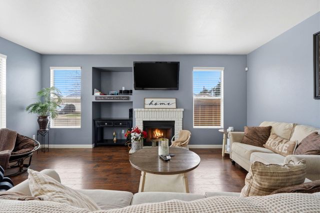 1865 W Wall Avenue, Porterville, CA 93257