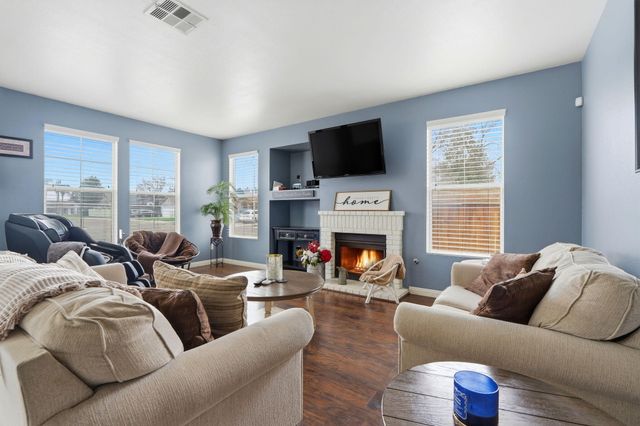 1865 W Wall Avenue, Porterville, CA 93257