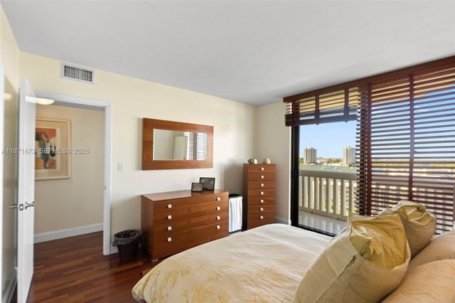 1000 W Island Blvd 1209, Aventura, FL 33160