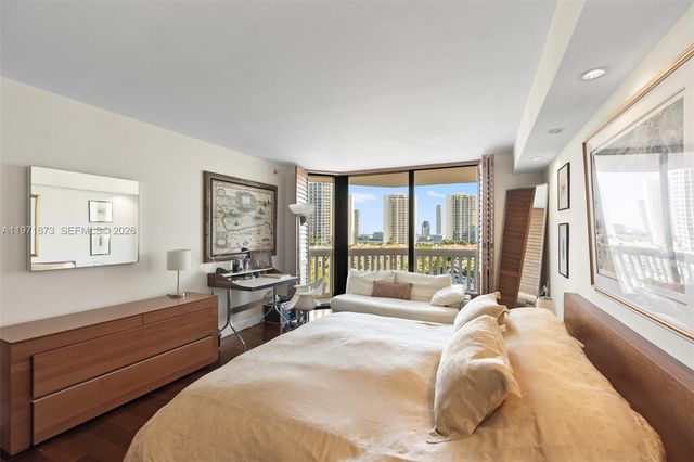 1000 W Island Blvd 1209, Aventura, FL 33160