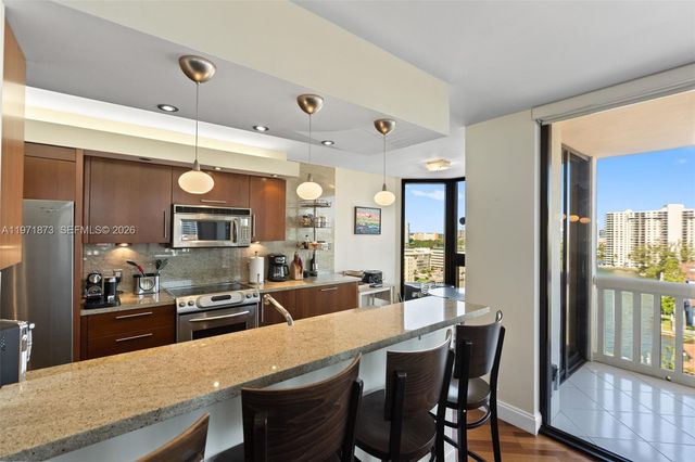 1000 W Island Blvd 1209, Aventura, FL 33160