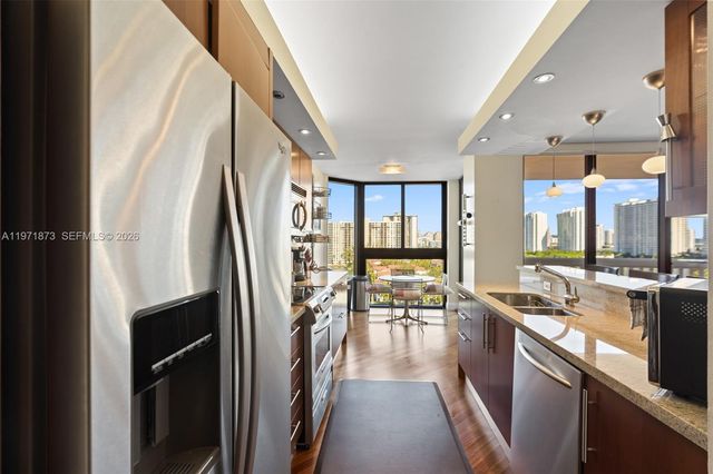 1000 W Island Blvd 1209, Aventura, FL 33160