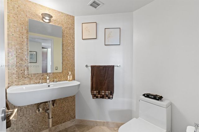 1000 W Island Blvd 1209, Aventura, FL 33160