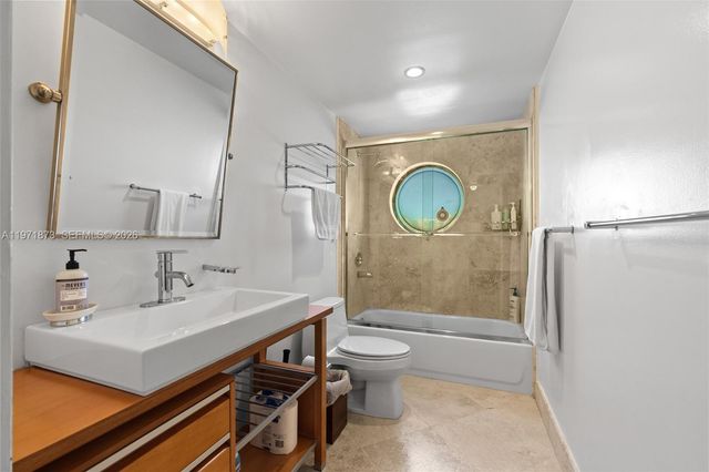 1000 W Island Blvd 1209, Aventura, FL 33160