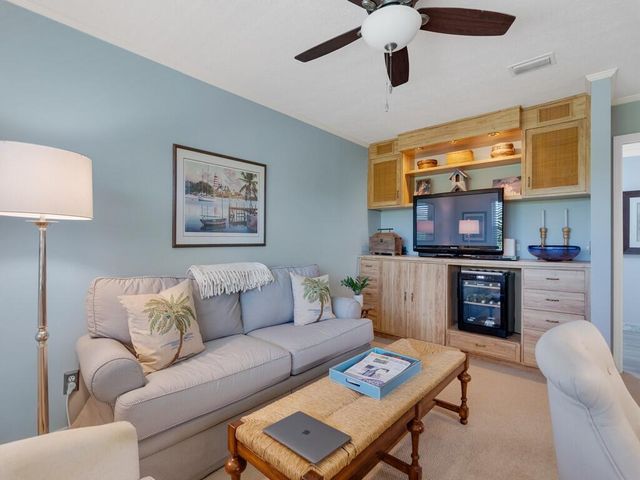 109 W Park Shores Circle 40, Indian River Shores, FL 32963
