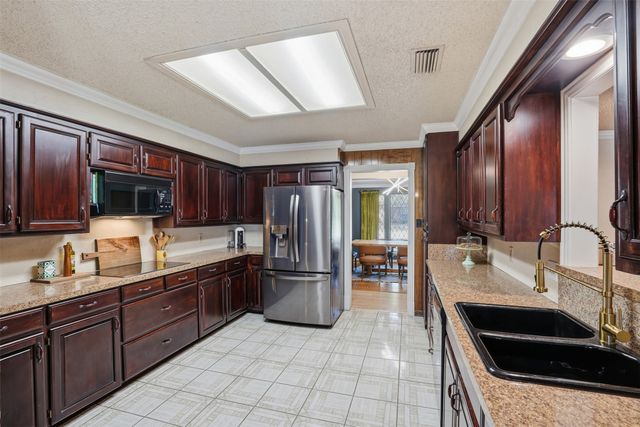 4509 French Lake Drive, Fort Worth, TX 76133