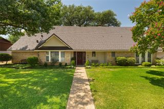 1404 Crowley Road, Arlington, TX 76012