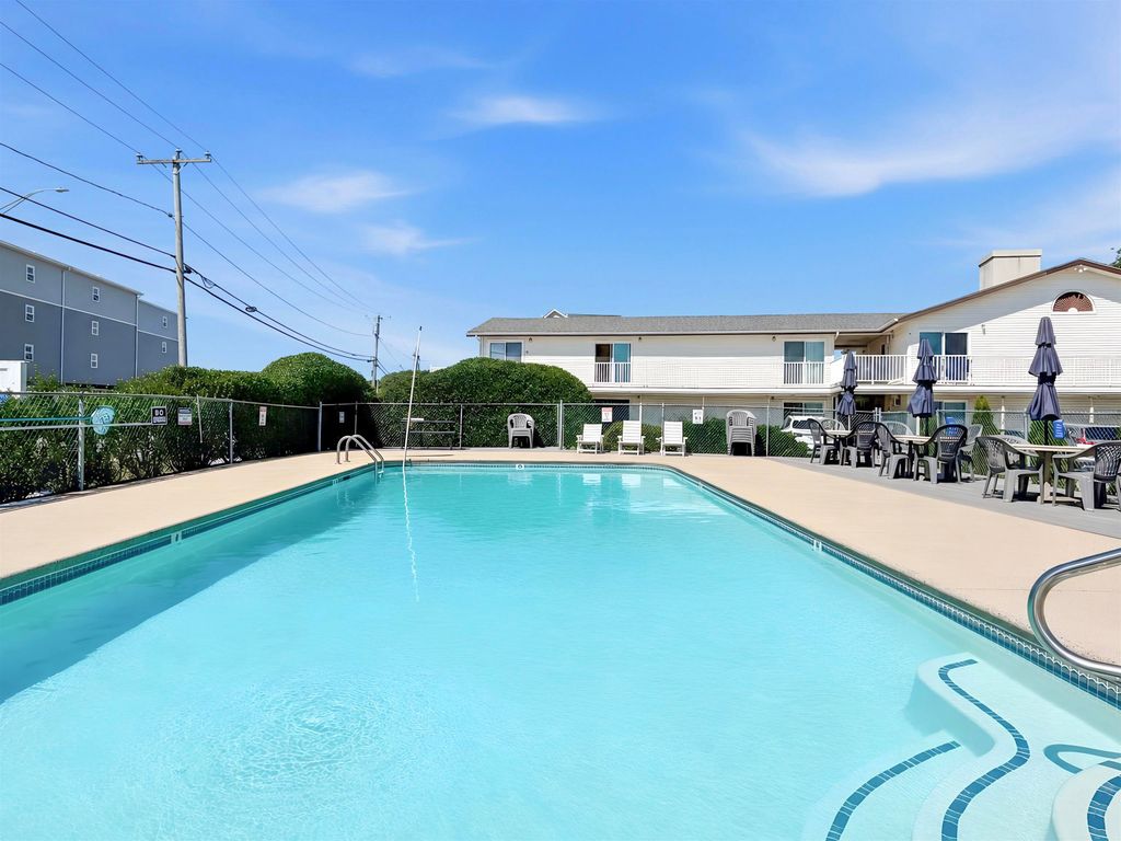 Image 14 of property listing at 933 Ocean Blvd # 102, Hampton, NH 03842