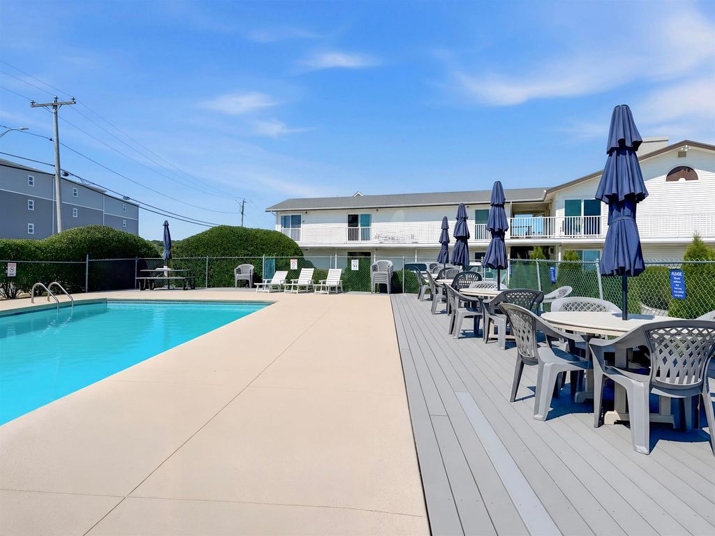 Image 15 of property listing at 933 Ocean Blvd # 102, Hampton, NH 03842