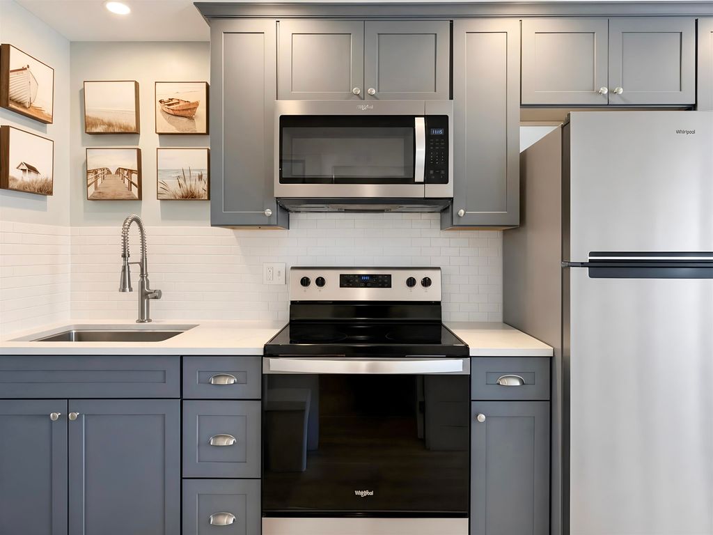 Image 3 of property listing at 933 Ocean Blvd # 102, Hampton, NH 03842