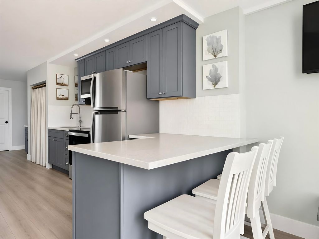 Image 4 of property listing at 933 Ocean Blvd # 102, Hampton, NH 03842