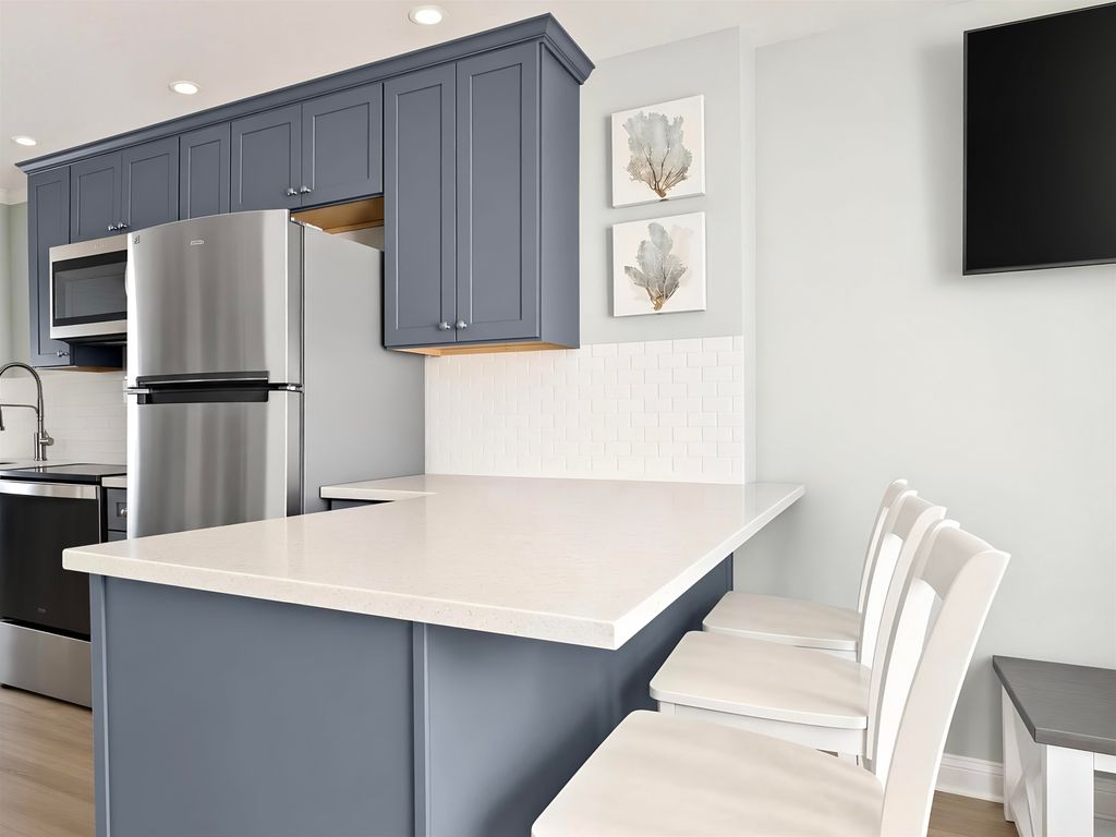 Image 5 of property listing at 933 Ocean Blvd # 102, Hampton, NH 03842