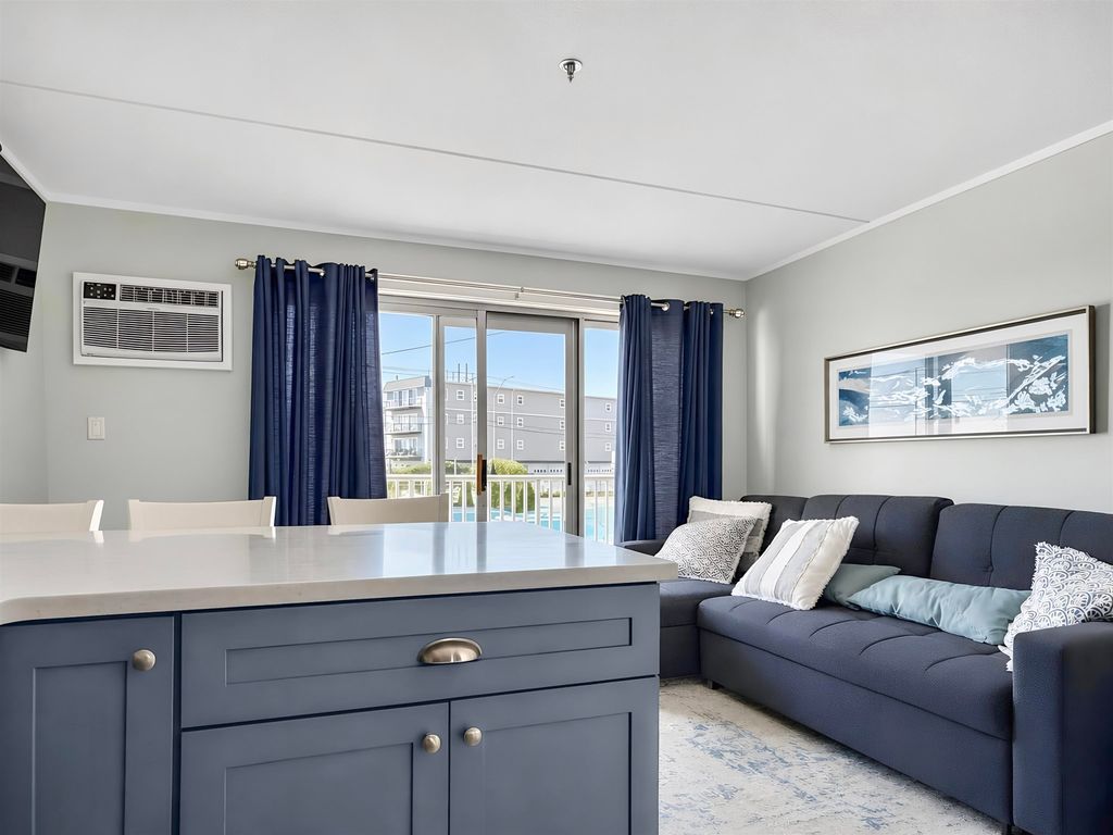 Image 7 of property listing at 933 Ocean Blvd # 102, Hampton, NH 03842