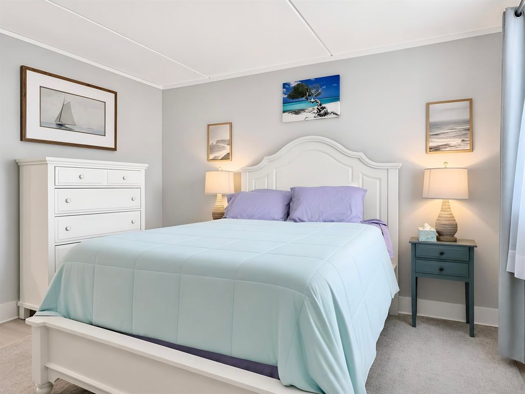 Image 9 of property listing at 933 Ocean Blvd # 102, Hampton, NH 03842