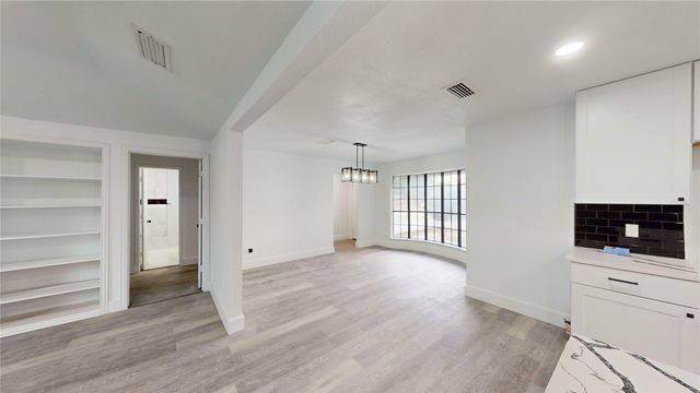 3105 Green Valley Lane, Arlington, TX 76014