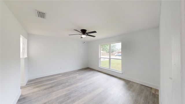3105 Green Valley Lane, Arlington, TX 76014