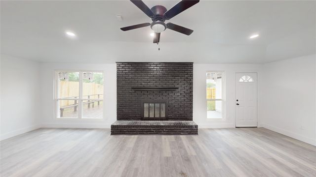 3105 Green Valley Lane, Arlington, TX 76014