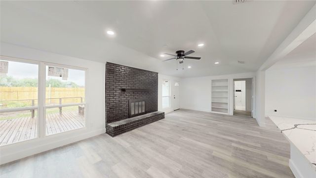 3105 Green Valley Lane, Arlington, TX 76014